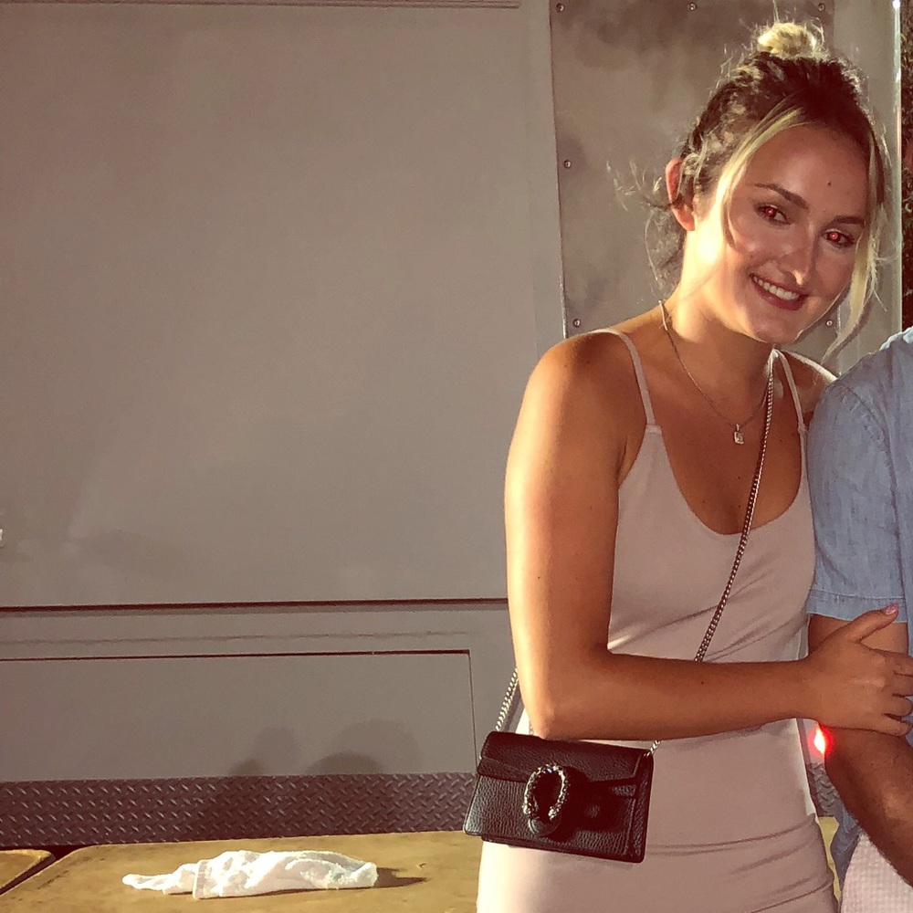 Meet your Posher, Enny